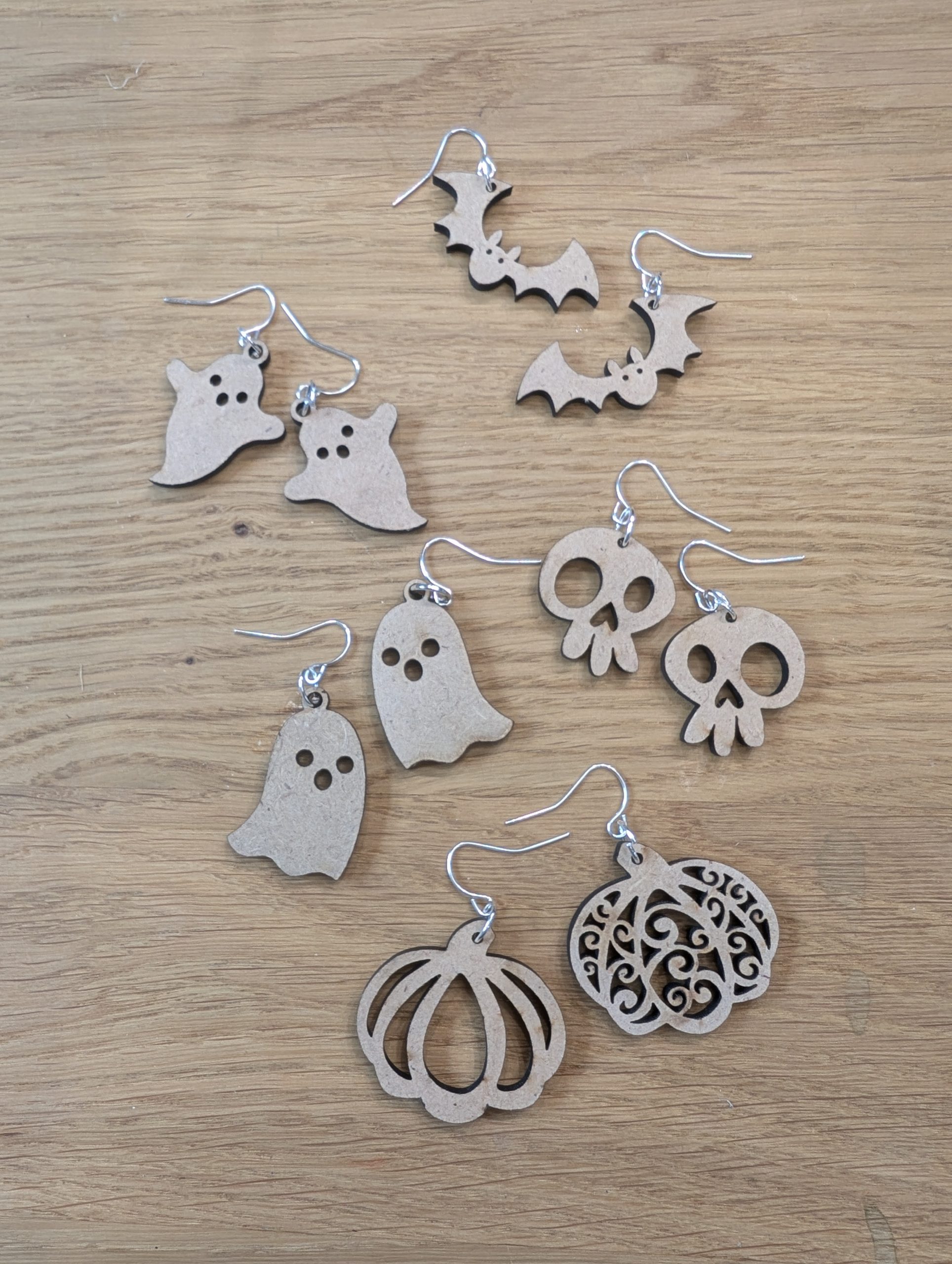 Sada 5 párů veselých halloweenských dřevěných náušnic